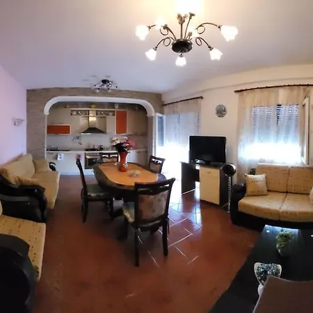Accogliente Casa Nel Centro Storico Di Valona Vlore
