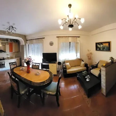 Accogliente Casa Nel Centro Storico Di Valona * Vlore